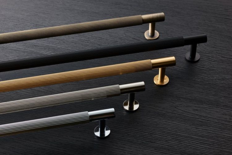 160mm CTC Cabinet T-Bar Pull in Antique Brass - Lines Range by Fingertip Design | FTD710CAB