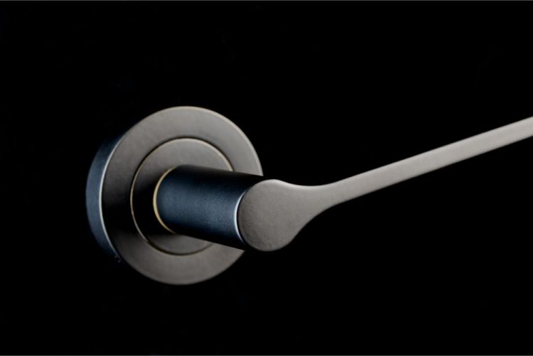 Carlisle Brass EUL020MB Velino Straight Lever Handle On Rose Matt Black